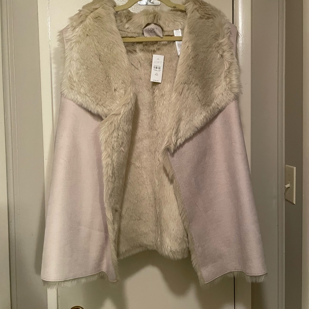Loft Plus Sz 22 NWT Cream Faux Fur and Suede vest